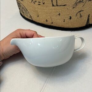 STUFIO NOVA VINTAGE WHITE SERVING BOWL GAVY SAUCE BOAT